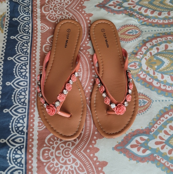 Size 7 Flip Flops - Picture 2 of 7
